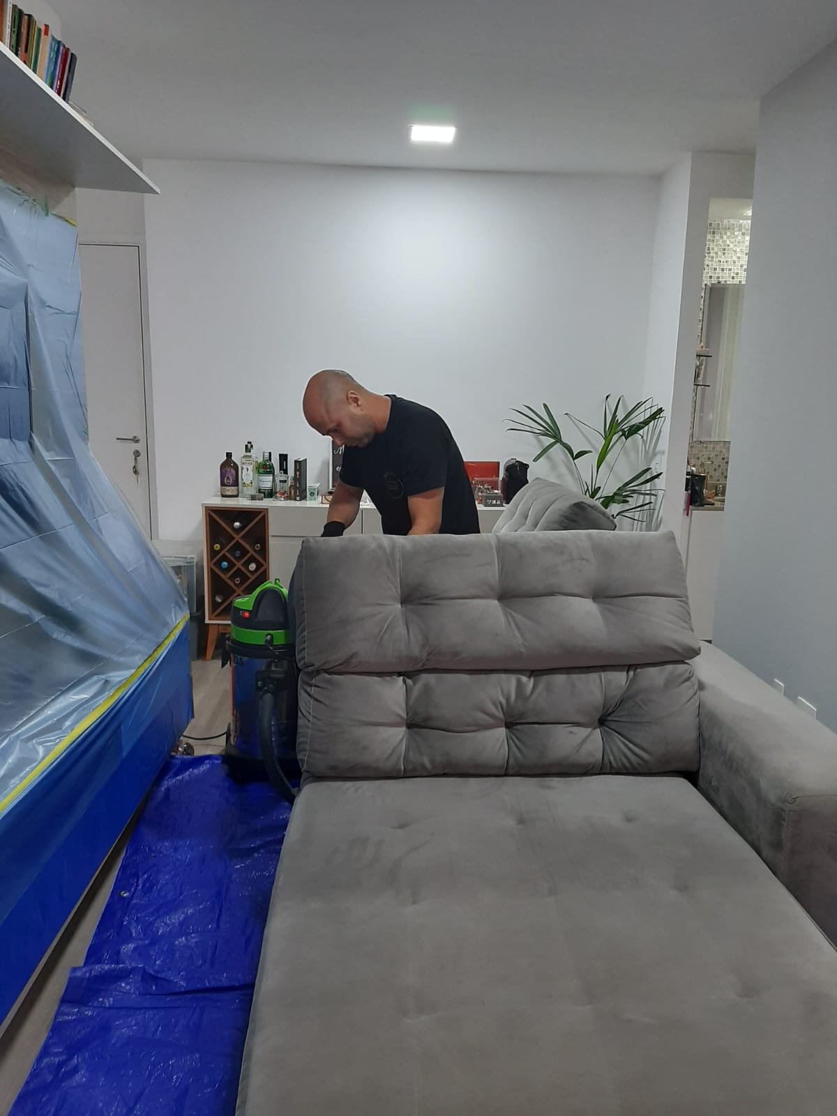 Limpeza em escritório corporativo